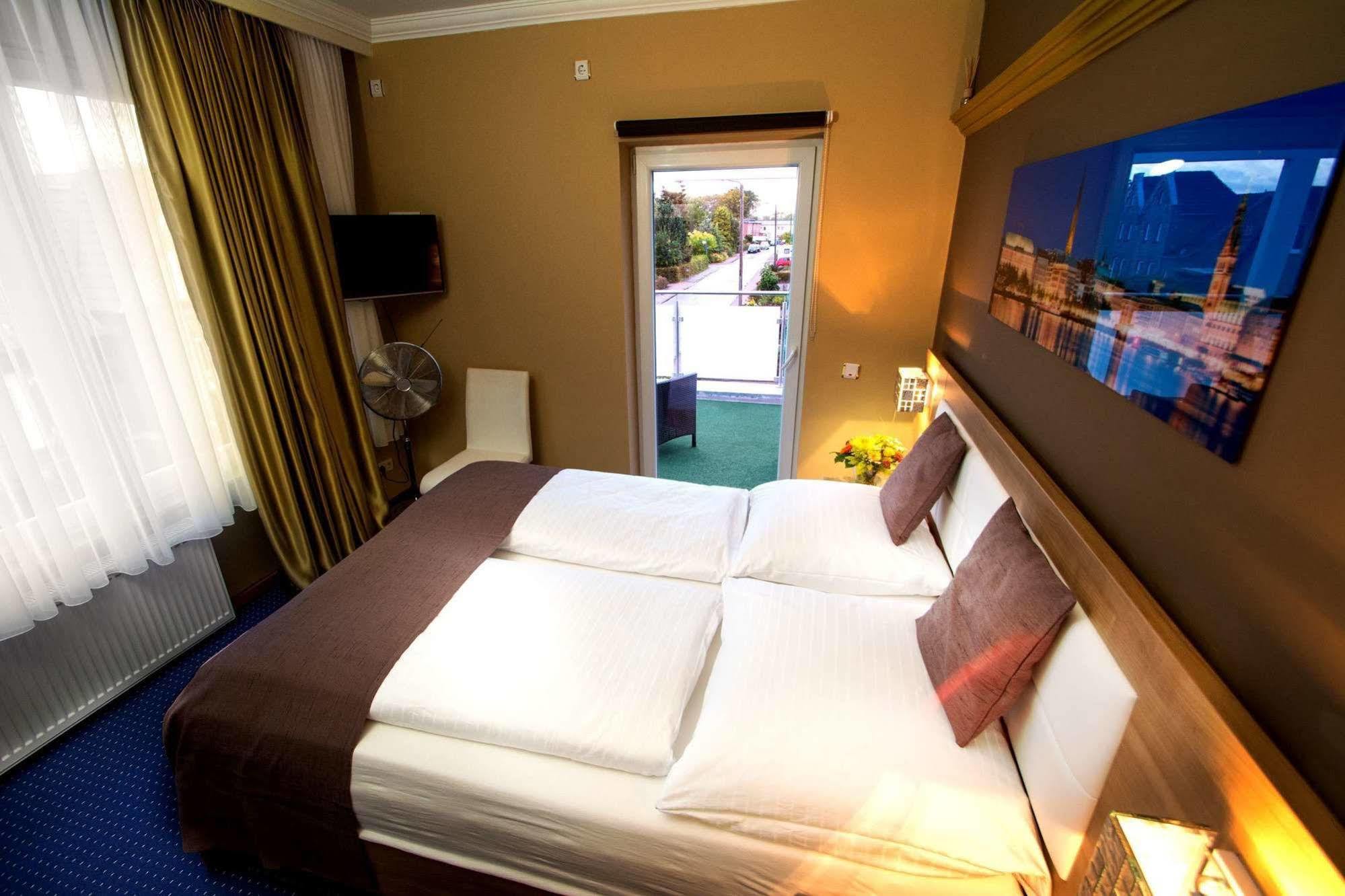 C&S Hotel Pinneberg Extérieur photo